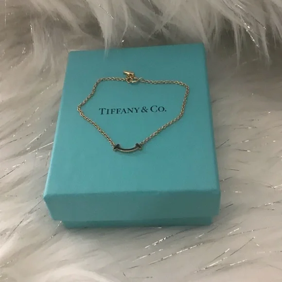 Tiffany T Smile Bracelet in 18K gold